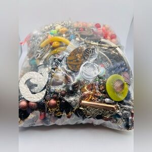 Vintage & Modern Gold & Silver Tone Mixed Metal Scrap/Wearable Jewelry Lot 9Lbs